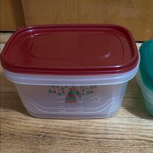 Plastic storage containers